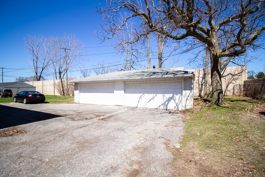 Building Photo - 2954 Carskaddon Ave