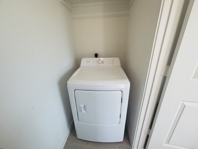 Building Photo - 16711 Old Wagon Wy