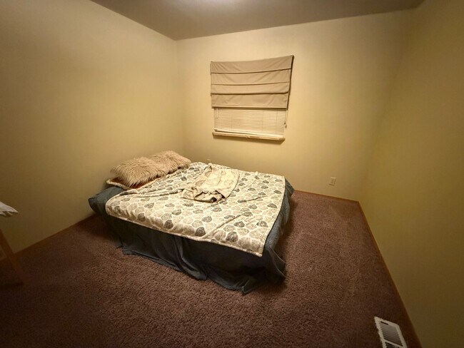 Building Photo - Clean, cozy home in Soap Lake for Rent