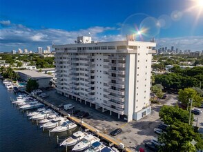 Building Photo - 13155 Ixora Ct