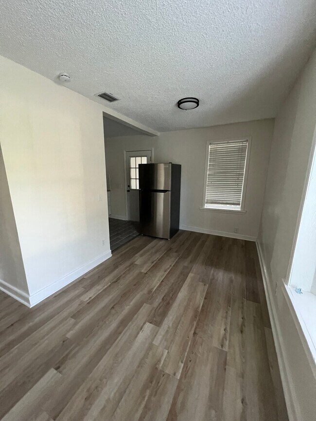 Building Photo - 1178 Murray Dr