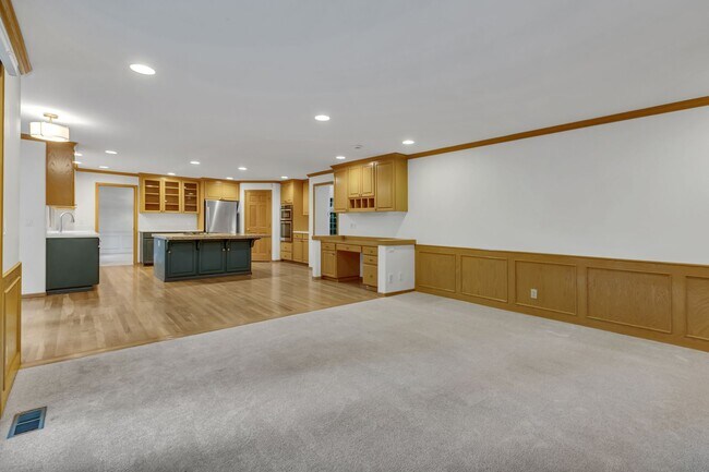 Building Photo - 16323 NE 50th Way