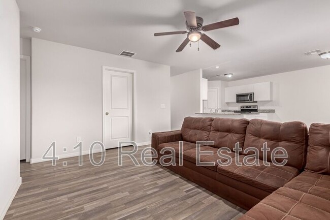 Building Photo - 142 W Impala Dr