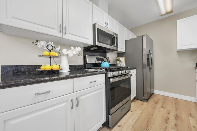 Building Photo - 74237 Catalina Way