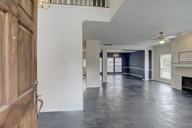 Building Photo - 2102 Gemini St
