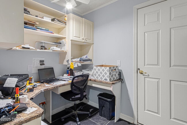 Building Photo - 6 Oak Village Dr