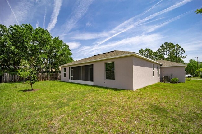 Building Photo - 11 Burgundy Pl