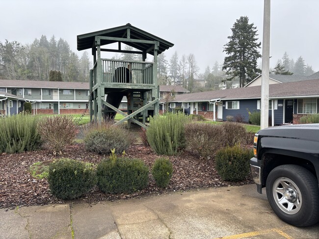 Building Photo - Oak Village West Apartments