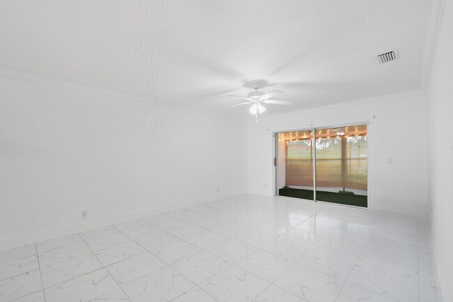 Building Photo - 1443 SW 27th Ave