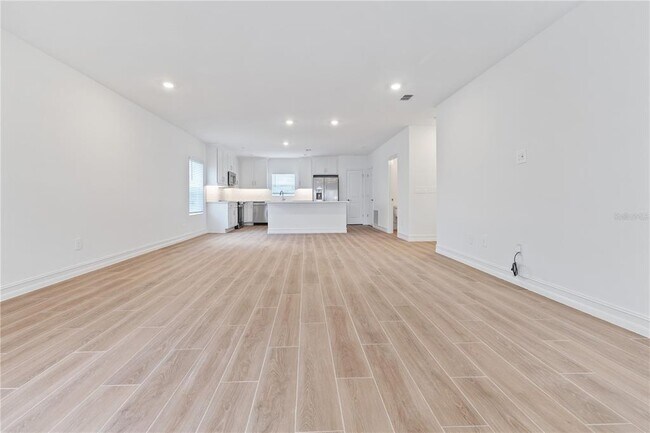 Building Photo - 4451 S Manhattan Ave