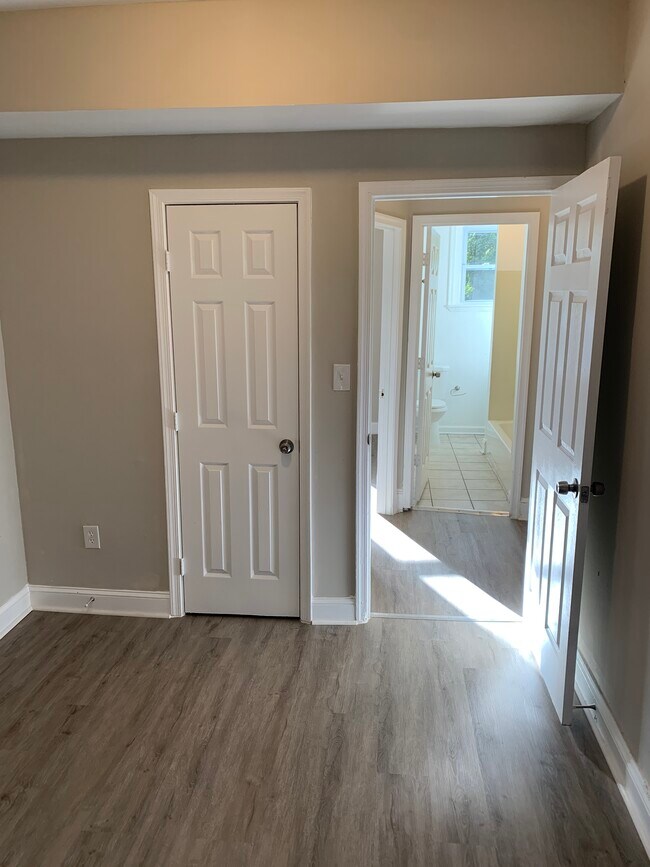 Building Photo - 1644 Ashburton St