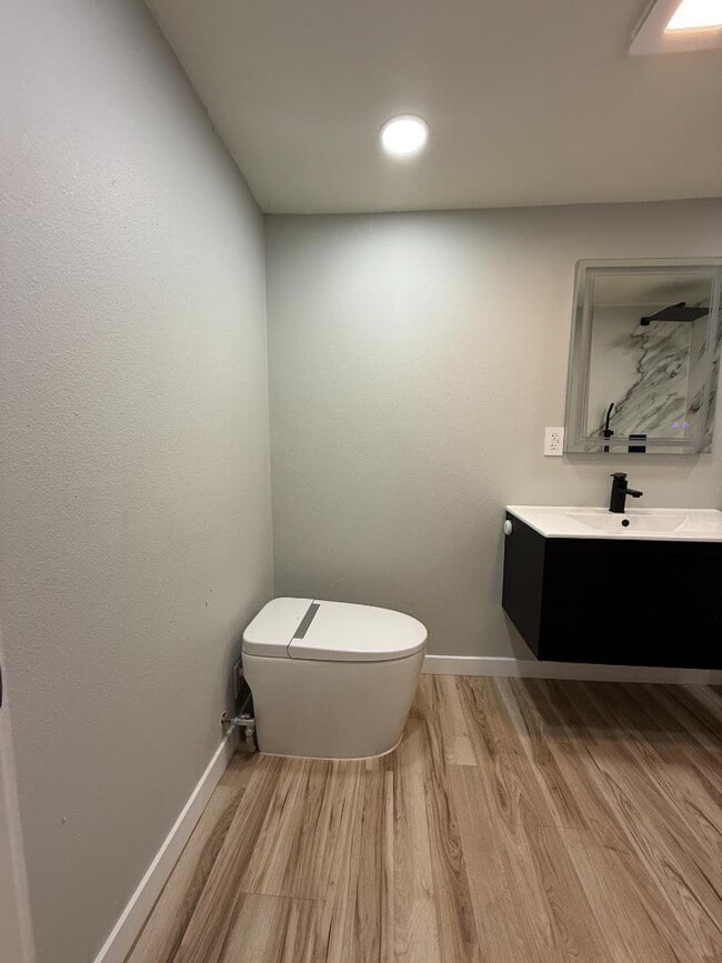 Building Photo - 3106 High St