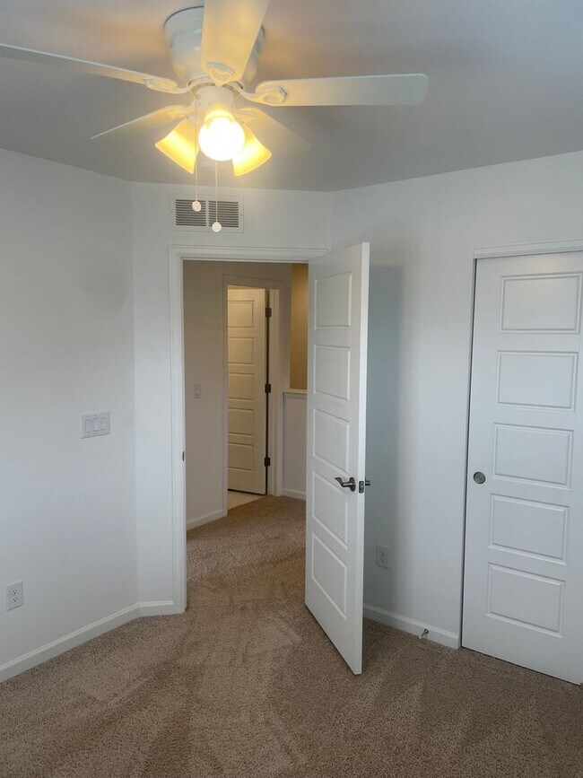 Building Photo - Beautiful home for rent between Parker and...