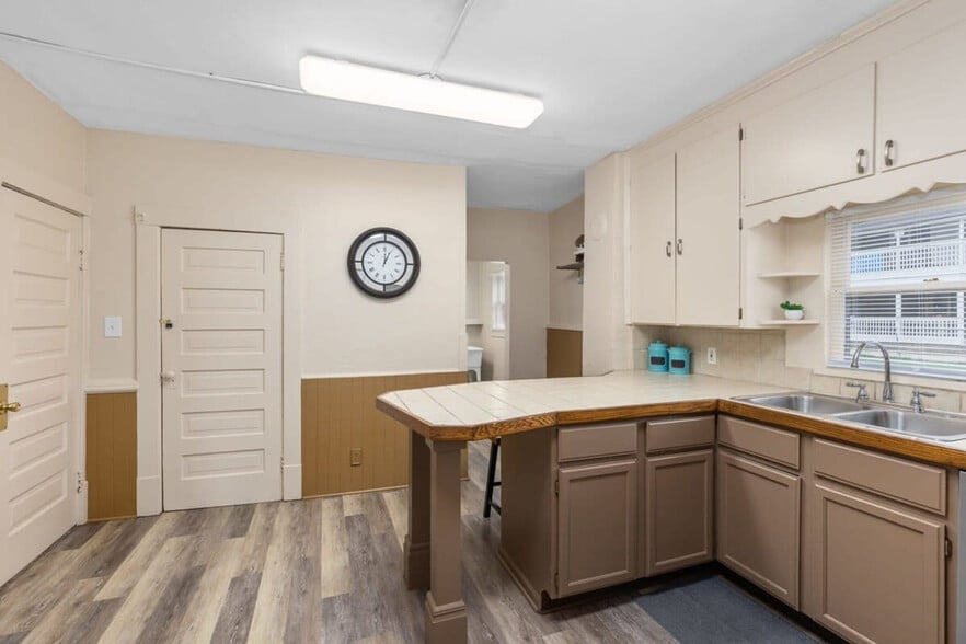 Building Photo - 15 Straight Ave SW