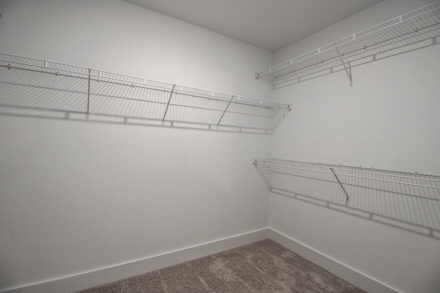 Building Photo - 2036 Warbler Dr