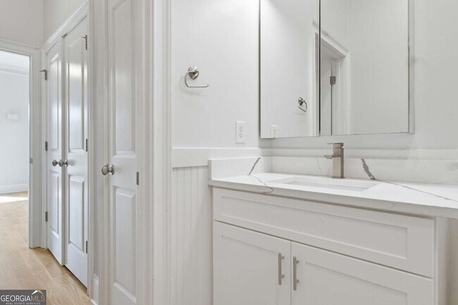 Building Photo - 850 Ormewood Ave SE