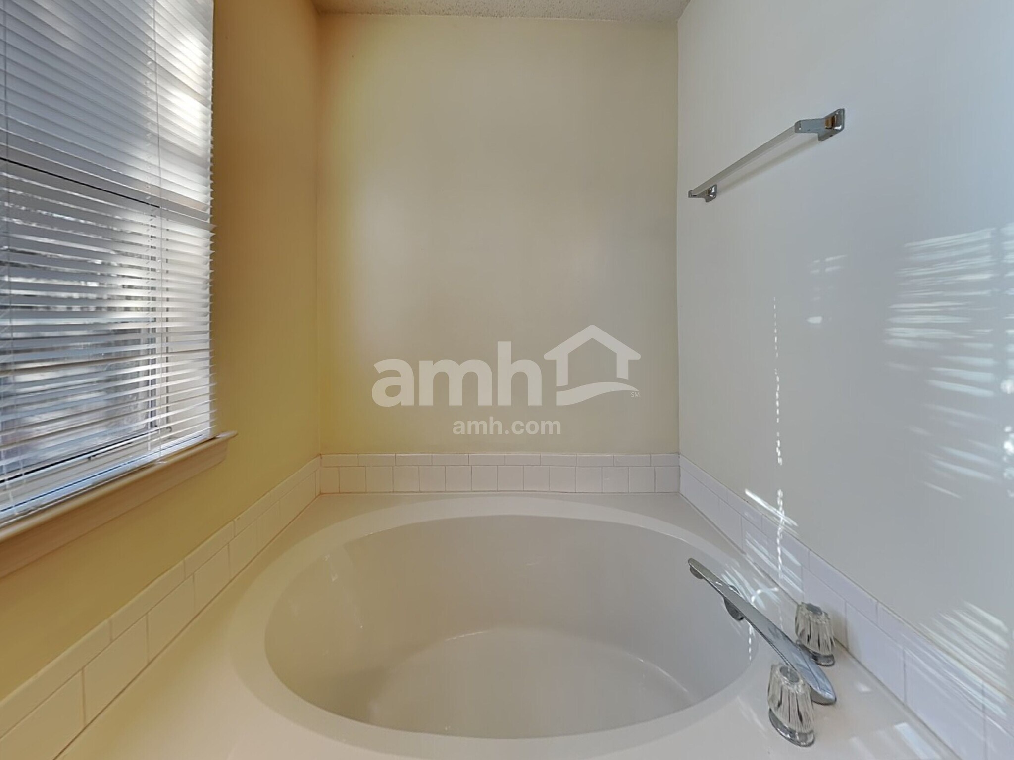 Building Photo - 241 Fairbrook Ln