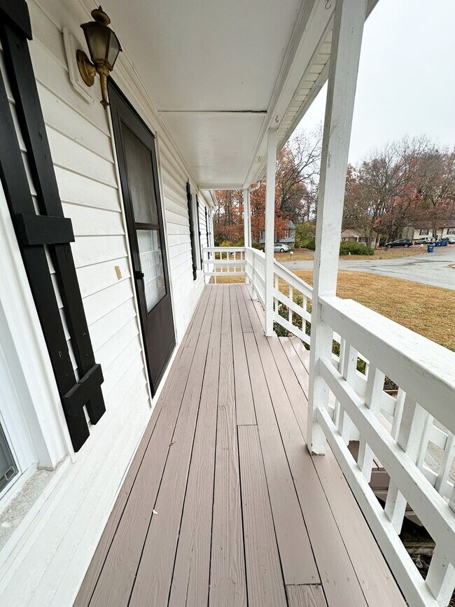 Building Photo - Move-In Ready on Large Corner Lot!