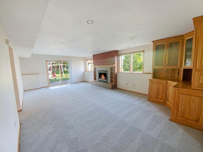 Building Photo - 3647 Ironwood Ct SW