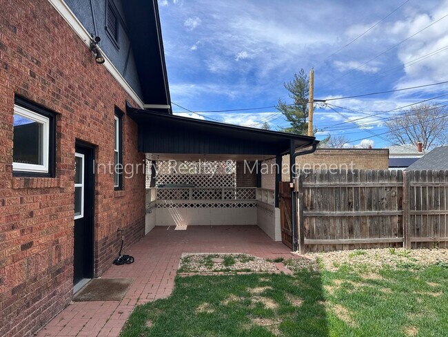 Building Photo - 4631 W Moncrieff Pl