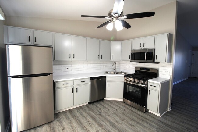 Building Photo - 1411 Berta Dr