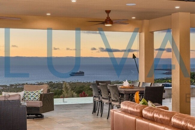 Building Photo - 4 bedroom 3.5 bathroom home with pool