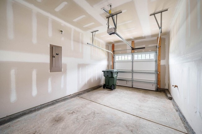 Building Photo - 838 Oak Center Dr