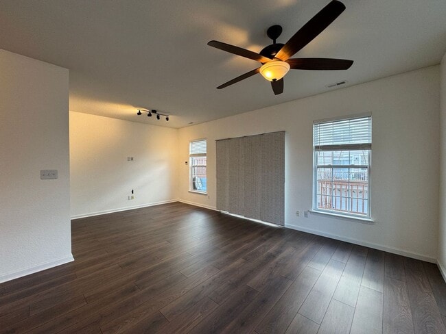 Building Photo - Modern Corner-End Townhome in the Heart of VB "ASK ABOUT OUR ZERO DEPOSIT"
