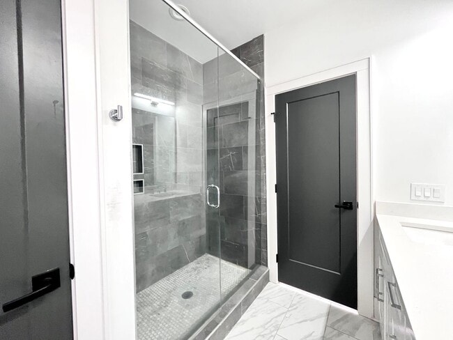 Building Photo - 614 West Blvd