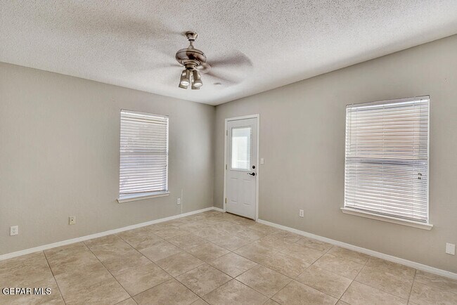 Building Photo - 10917 Loma Alta Pl