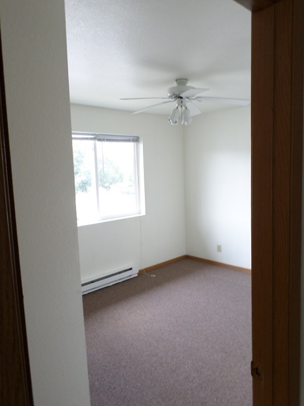 Building Photo - 560 Main St