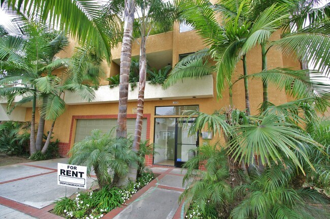 Building Photo - 1029 Mira Mar Ave