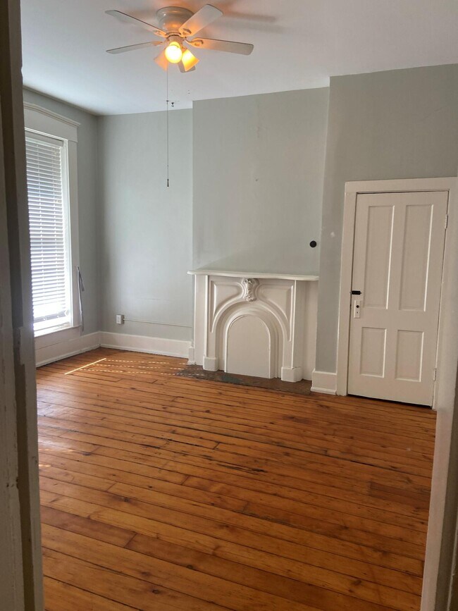 Building Photo - 249 S Limestone