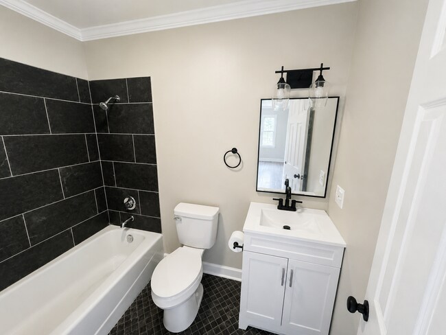 Building Photo - 440 Linda Dr