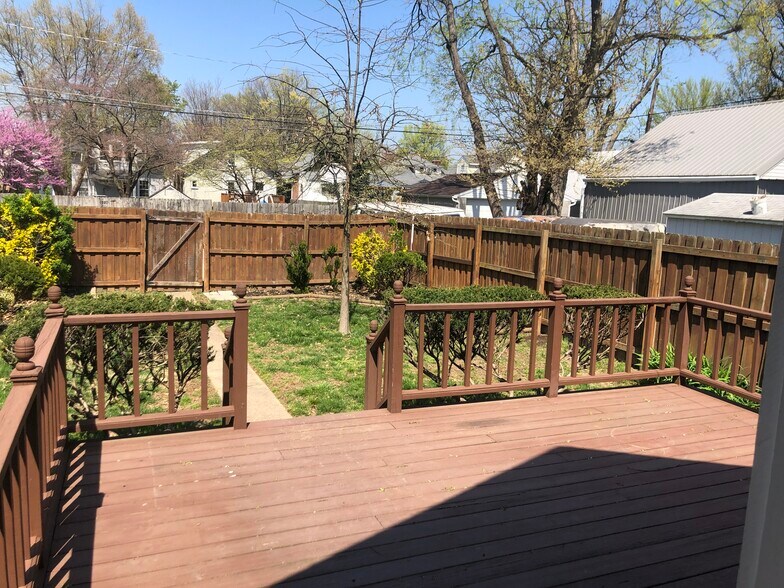 Rear courtyard & deck - 1819 Deerwood Ave