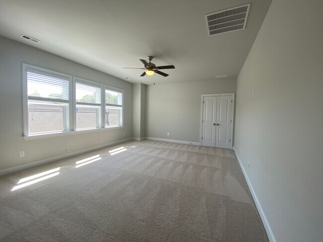 Building Photo - Stunning move in ready home located in the...