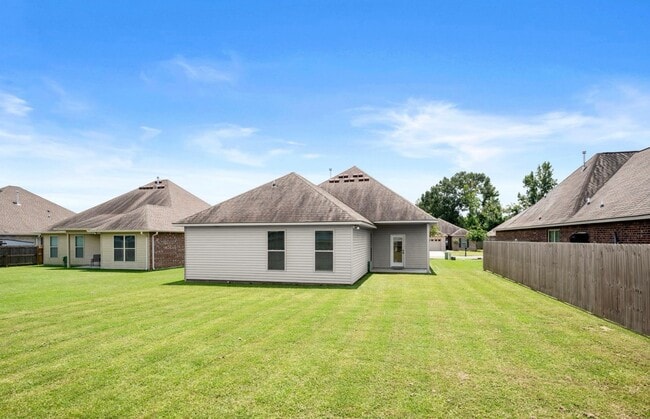 Building Photo - 38318 Brown Rd