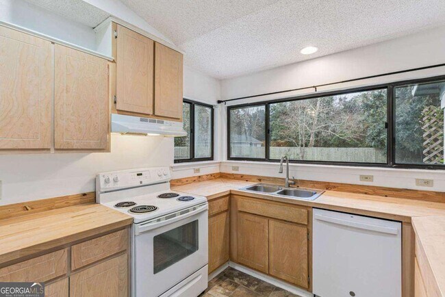 Building Photo - 104 Westridge Ct