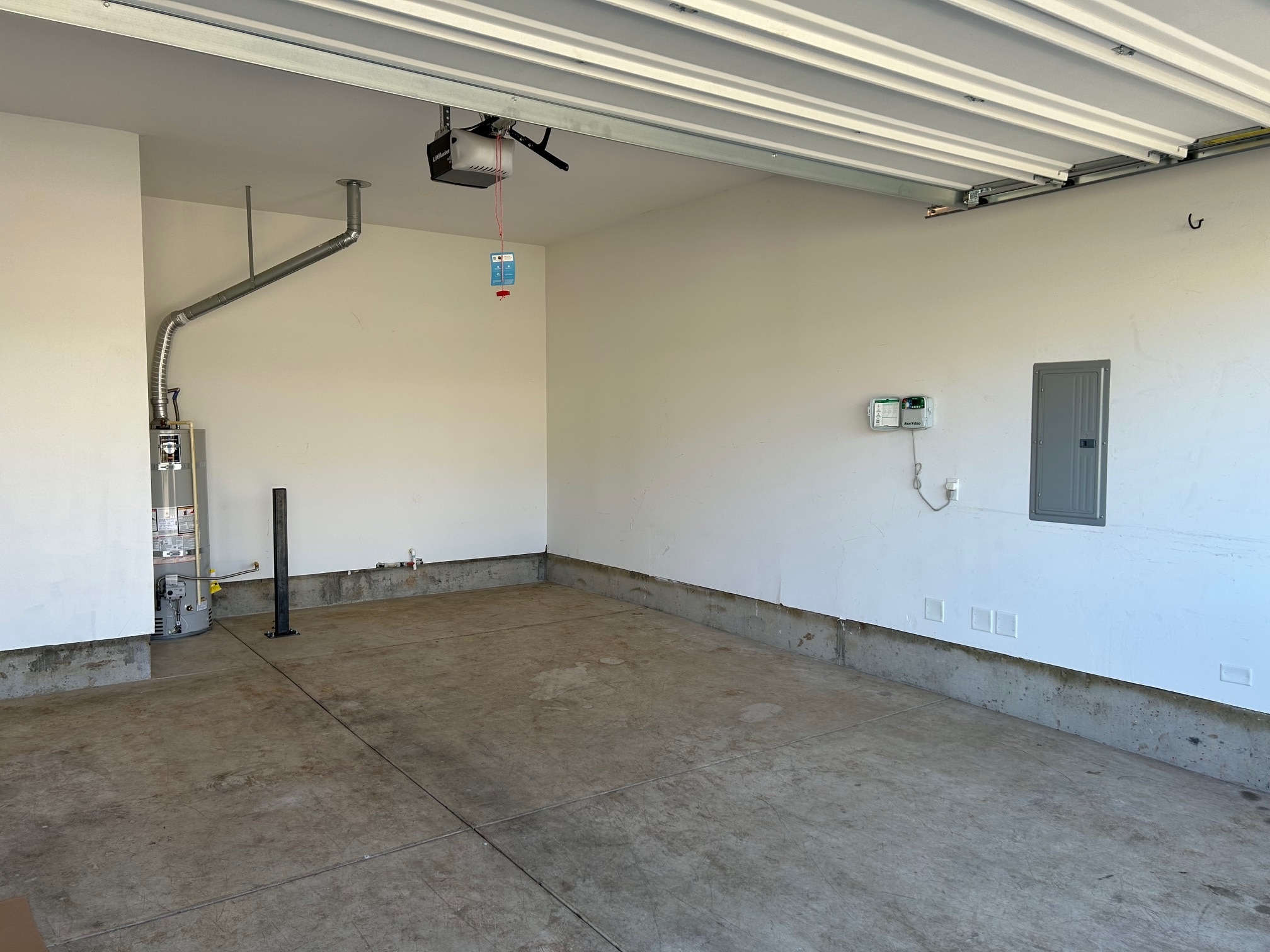 Garage - 4546 Sagecrest Dr NE