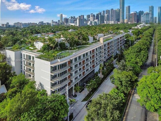 Building Photo - 2200 Brickell Ave