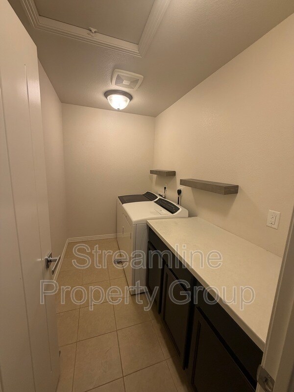 Building Photo - 589 Gallegos Cir