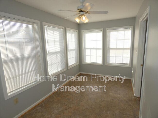 Building Photo - 2623 Van Buren St