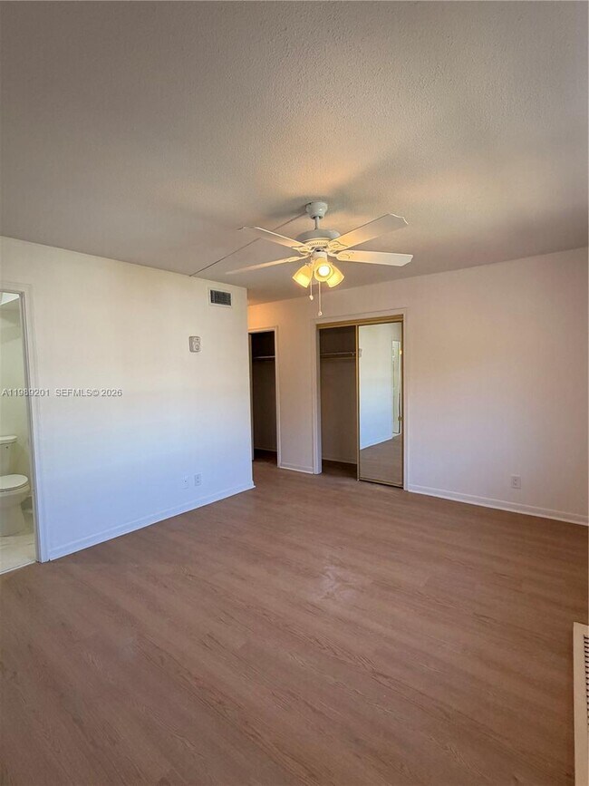 Building Photo - 218 NE 12th Ave