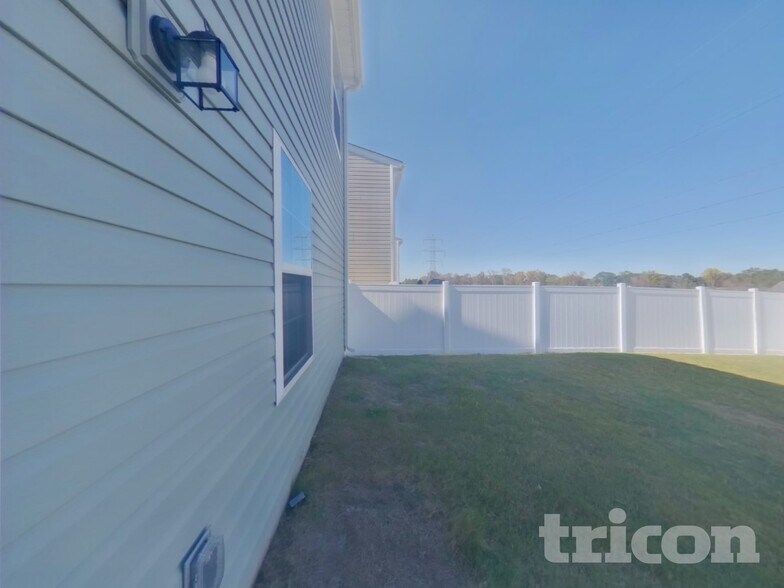 Building Photo - 1715 Southwold Ln