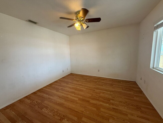 Building Photo - Beautiful Spring Valley Single Family Home !