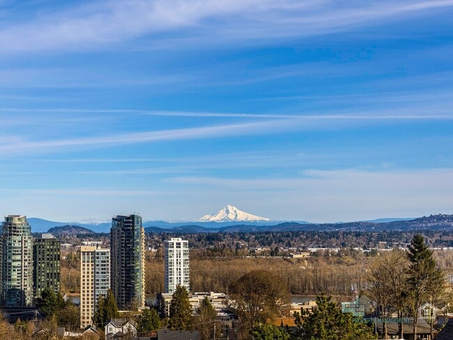 Building Photo - 1-Month Rent Free! Condo Near OHSU with Huge Deck, Stunning Views and Parking