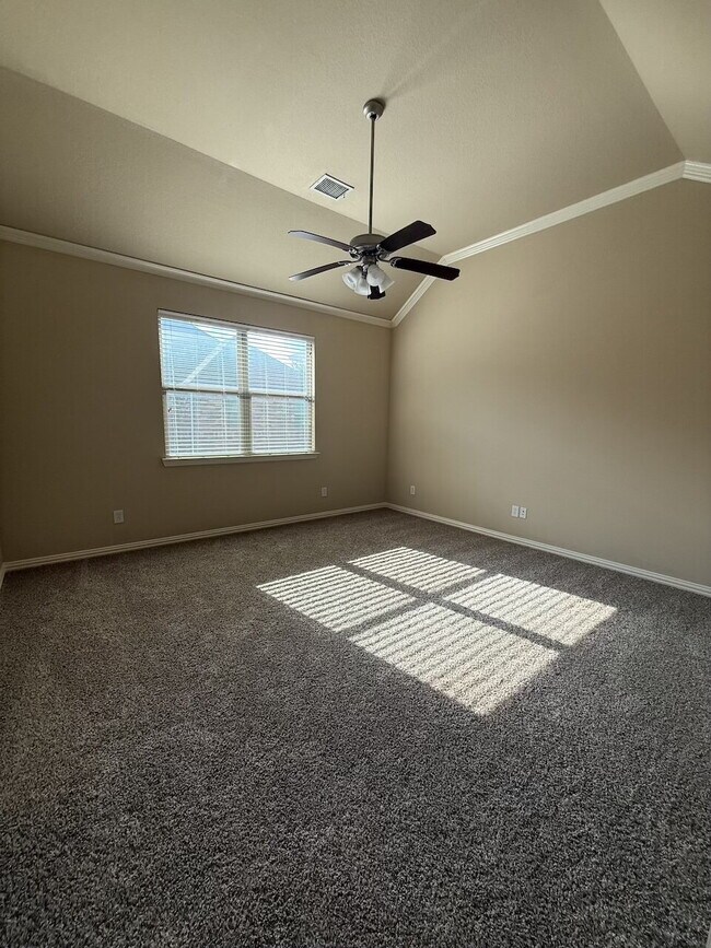 Building Photo - Come see this Townhome in such a great area.