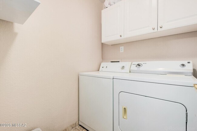 Building Photo - 2675 W Mystic Mountain Dr