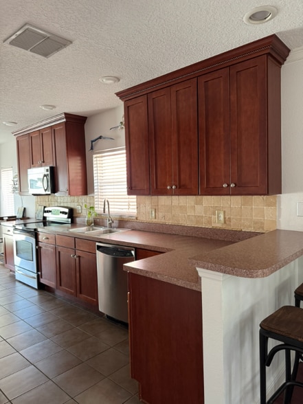 Building Photo - 2117 W Spruce St