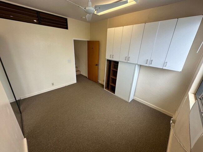 Building Photo - Charming Wilhelmina Rise Home with Stunning Diamond Head & Ocean Views